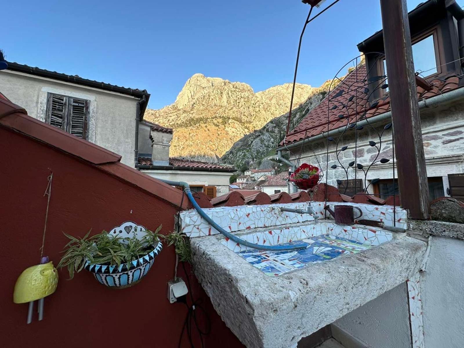 Charming Apartment With A Terrace Kotor Exterior foto